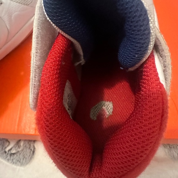 Kids Nike team hustle D9 size 12 great condition - Picture 9 of 9